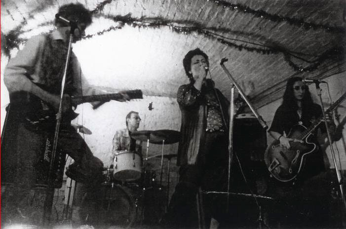 08 Richard Famous, Lance d'Boyle, Vi Subversa and Bella Donna live on stage at 'The Vault' Brighton 1977